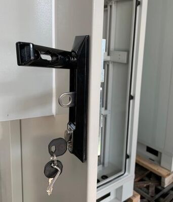 Hırsızlığa Karşı Üç Nokta Kilit Dış Mekan Telekom Dolabı Muhafazası 30U 40U Ağ Ekipmanları için Özel Yapılmış