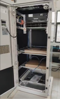 IP20 Özel Yapılmış 1000A 2000A 3000A Büyük Güç Santrali 3 Faz 380Vac 48Vdc Kapalı Telekom Güç Sistemi Flatpack2 48/3000HE modülü FPC dolabı ile